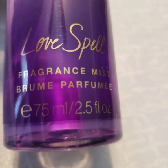 Victoria secret love spill - Picture 3 of 5